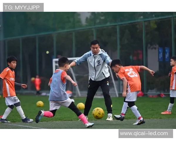 锋芒足球引领新潮流打造年轻球员成长的梦想舞台